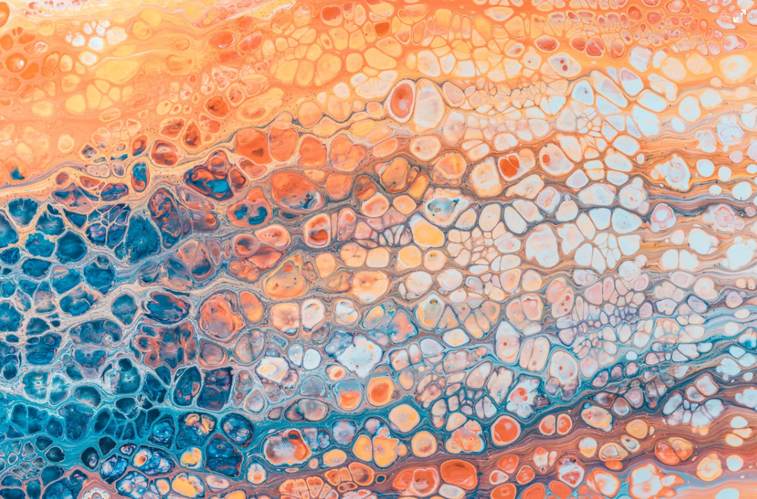 Biomaterials that live, grow and die